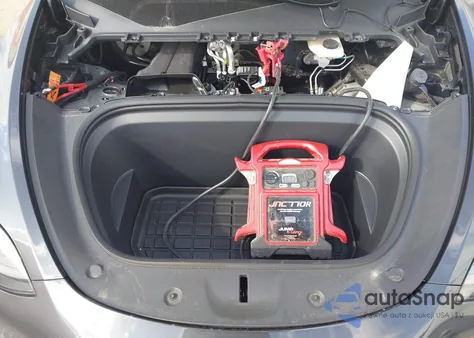 2024 Tesla Model Y Long Range Dual Motor All-Wheel Drive z USA, uszkodzony, nr VIN 7SAYGDEEXRA228418